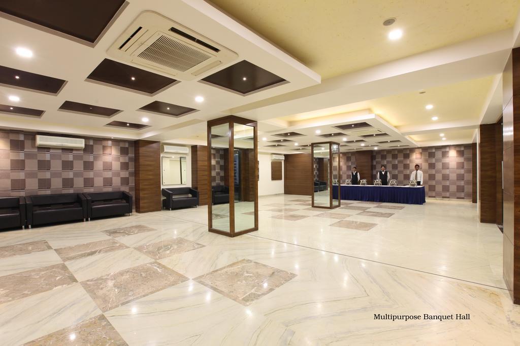 Celestia The Hotel Ahmadabad Zewnętrze zdjęcie