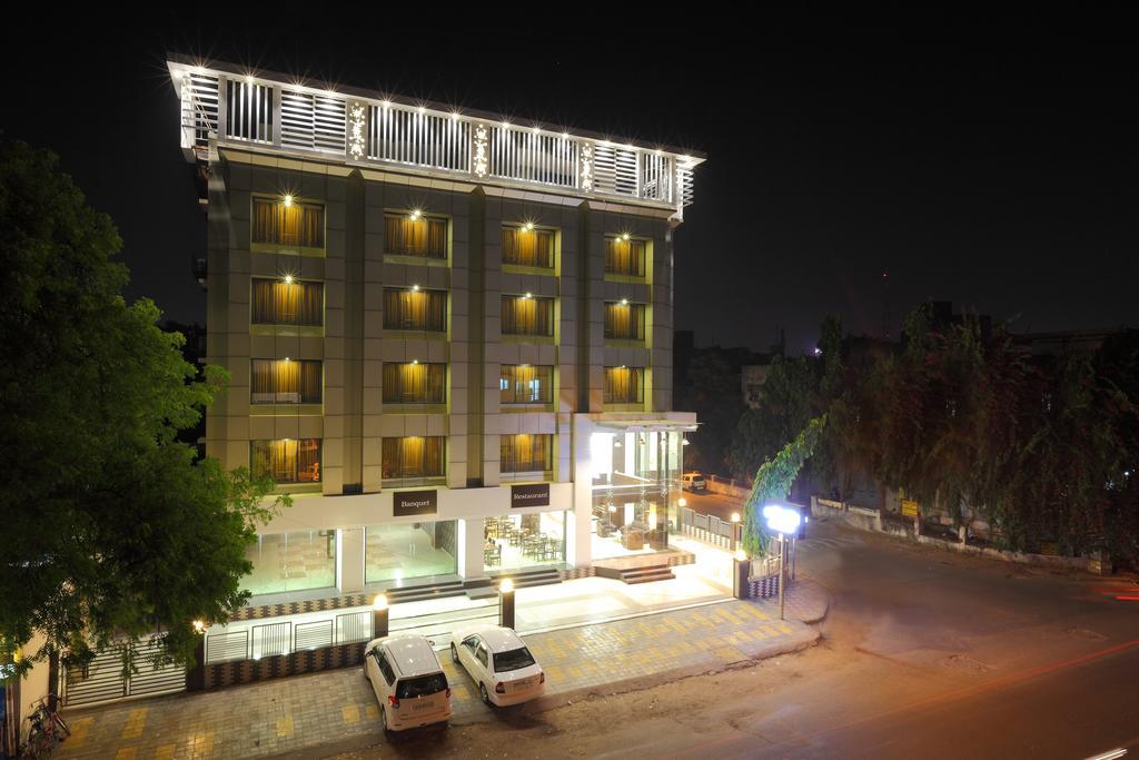 Celestia The Hotel Ahmadabad Zewnętrze zdjęcie